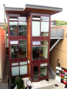 Read more about the article Atira Women’s Resource Centre In Vancouver Uses Recycled Shipping Containers For Community Housing